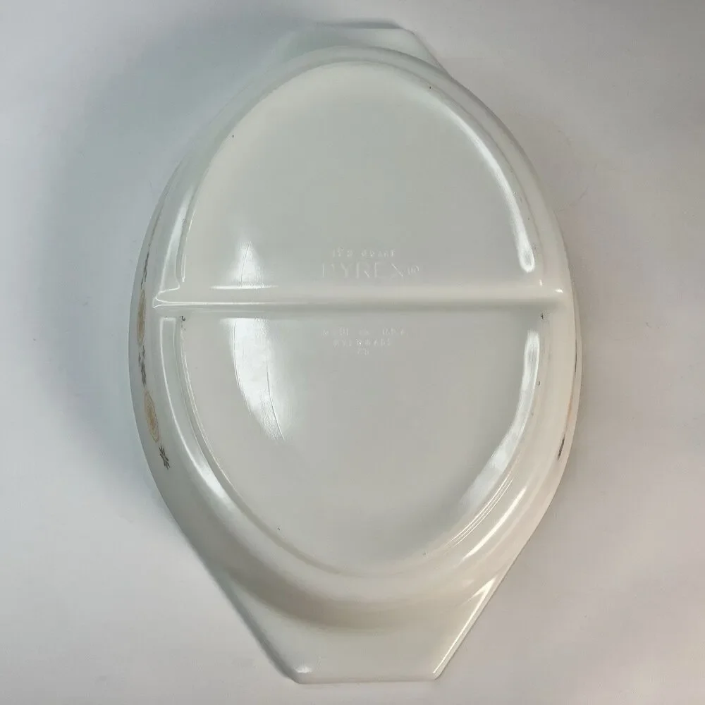 Vtg Pyrex Town and Country 1.5 Qt Divided Casserole Dish Oval with Clear Lid